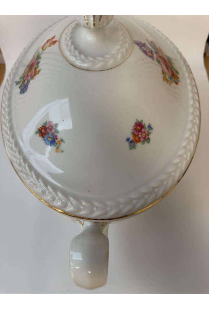 Suppeterin elegant med blomster og guld